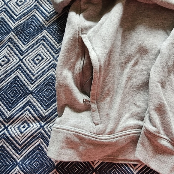 Fabletics Women's Gray Pullover Hoodie - Size M - NWOT - Picture 5 of 11